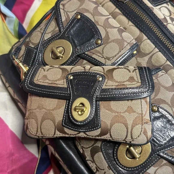 Coach Legacy Signature Gigi Tote, wristlet, flap turnlock wallet, 3-piece Set - Picture 3 of 12